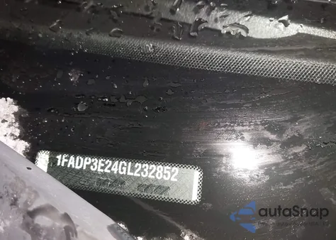 2016 Ford Focus S z USA, uszkodzony, nr VIN 1FADP3E24GL232852